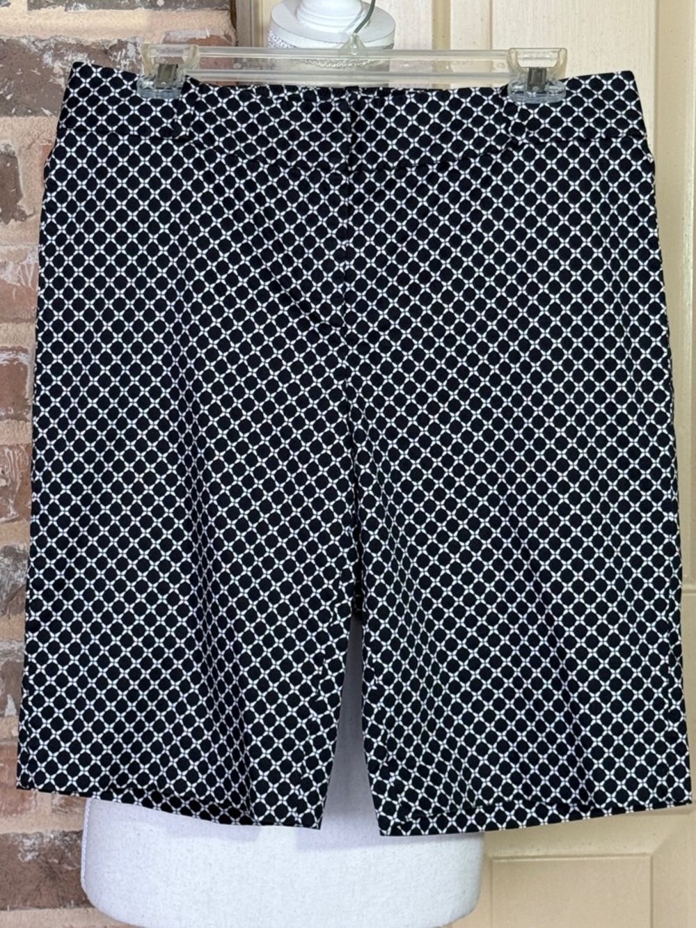 Talbots Black & White Geo Print 11” Bermuda Shorts Polish Cotton Timeless Preppy